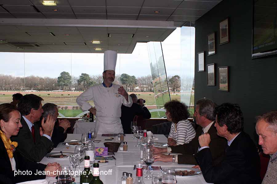 Philippe Gaudou fait le tour des convives