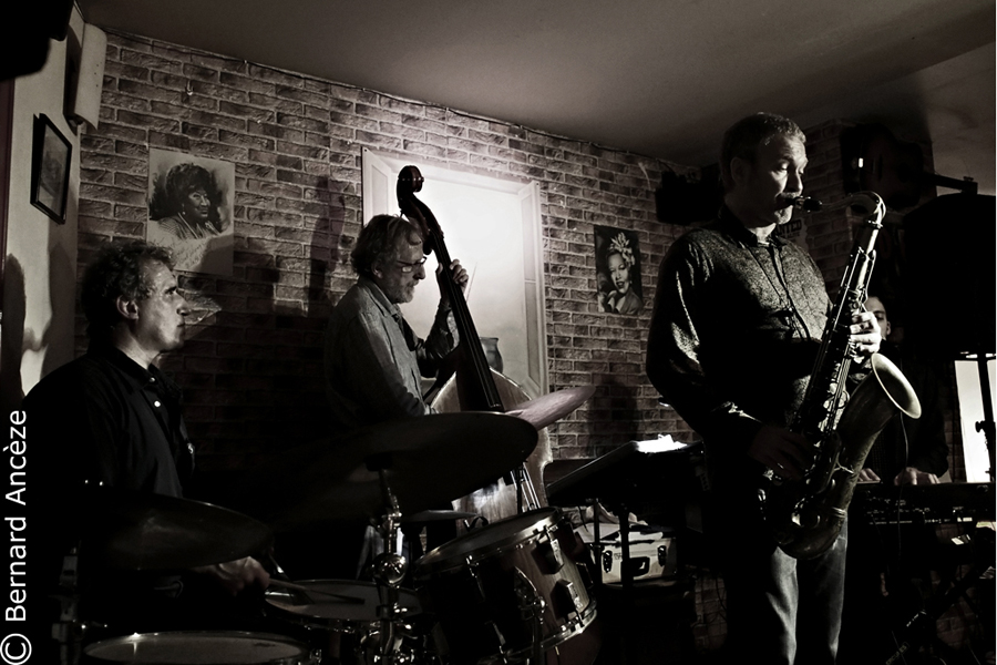 Alex Golino Au Chat Qui Peche A Bordeaux Le 30 Novembre