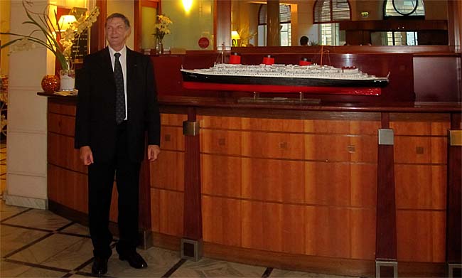 Bernard Gaillard et la maquette du Normandie Bernard Gaillard et la maquette du Normandie