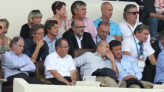Alain Juppé dans la tribune officielle pour assister à un match de rugby Alain Juppé dans la tribune officielle pour assister à un match de rugby