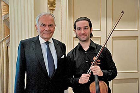 Matthieu Arama en companie de Bernard Magrez et le Stradivarius