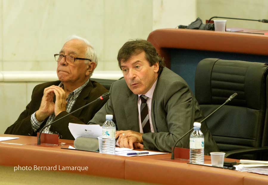 Philippe Plisson défenseur du texte avec un danien Jault concentré