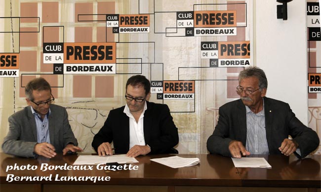 François Simon, Pierre Sauvey et Pierre Bonnet signent les conventions François Simon, Pierre Sauvey et Pierre Bonnet signent les conventions