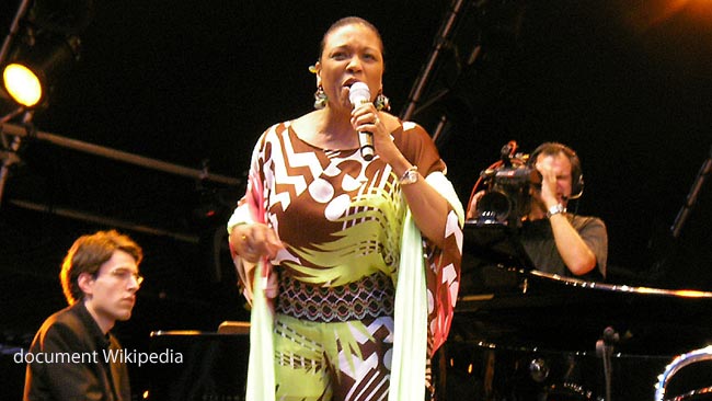 Dee Dee Bridgewatter