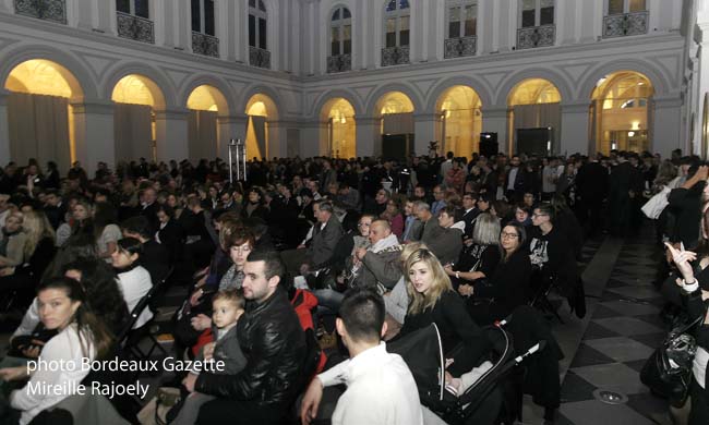 Une salle bien garnie