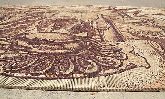 Une partie de l'oeuvre permettant de voir les bouchons