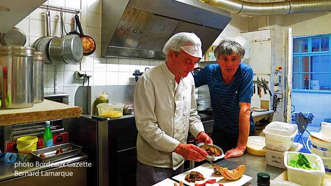 Michel Felici aux fourneaux et Ange Ziino au service