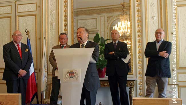 Alain Duhamel lors de la remise du prix Montaigne à Jean Pierre Le Goff