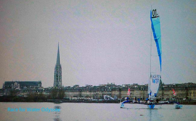 Le trimaran MOD70 Race for Water à Bordeaux pour son départ Le trimaran MOD70 Race for Water à Bordeaux pour son départ