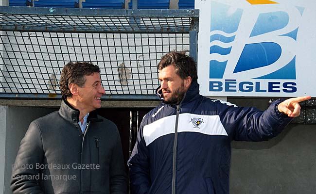 Laurent marti et Adam Ashley-Cooper au bord du terrain à Moga Laurent marti et Adam Ashley-Cooper au bord du terrain à Moga
