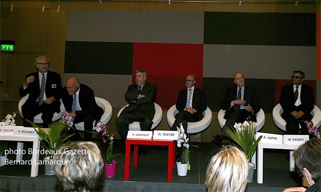 Eric Dulong, Président du CEB ; Alain Rousset, député et Président de la Région Aquitaine, Pierre Dartout, Préfet de la Gironde et Préfet d'Aquitaine ; Jean-Luc Gleyse, Président du Conseil du Département ; Alain Juppé , Maire de Bordeaux et Président de la Métropole et Mr IM Pandey représentant de l'ambassadeur de l'Inde