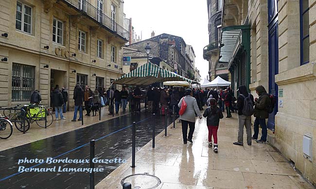 Affluence rue des Piliers de Tutelle