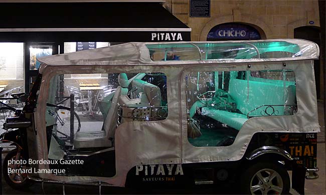 Le Tuk Tuk garé devant le Pitaya des Capucins