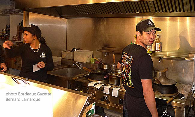 On cuisine devant vous