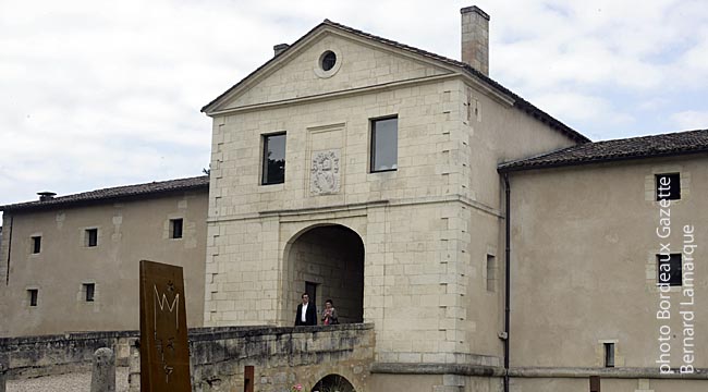 la nouvelle signature du lieu au premier plan