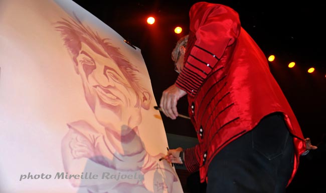 Mika met la dernière touche à sa caricature