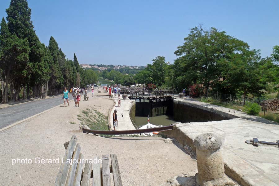 Echelle d'écluses de Fonserannes (Béziers) Echelle d'écluses de Fonserannes (Béziers)