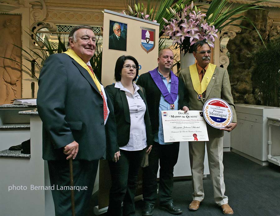 Johann Schoettel est reçu dans le Club Prosper Montagné en compagmie de son épouse par Gérard Marné Johann Schoettel est reçu dans le Club Prosper Montagné en compagmie de son épouse par Gérard Marné