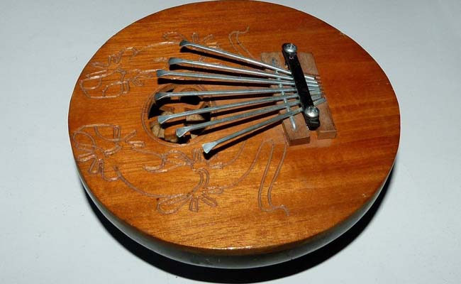 Sansula : instrument de percussion Sansula : instrument de percussion