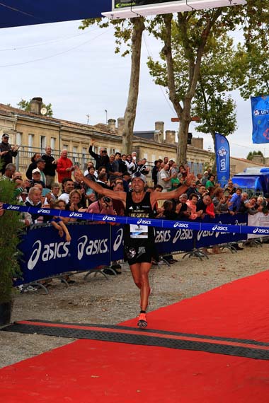 Thierry Guibault franchit la ligne d'arrivée