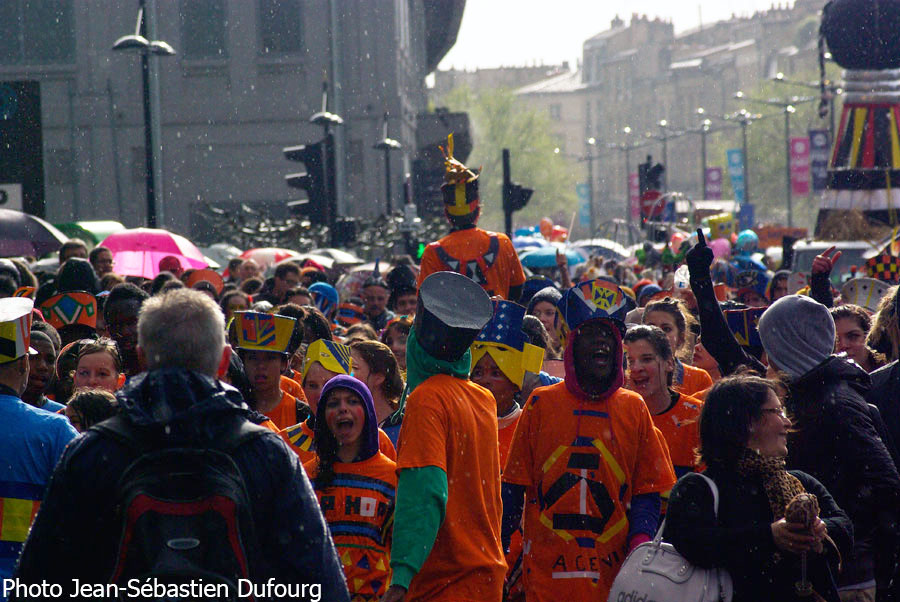 passage de la parade devant le quai des marques