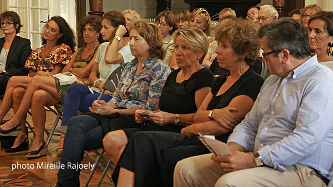Une salle attentive