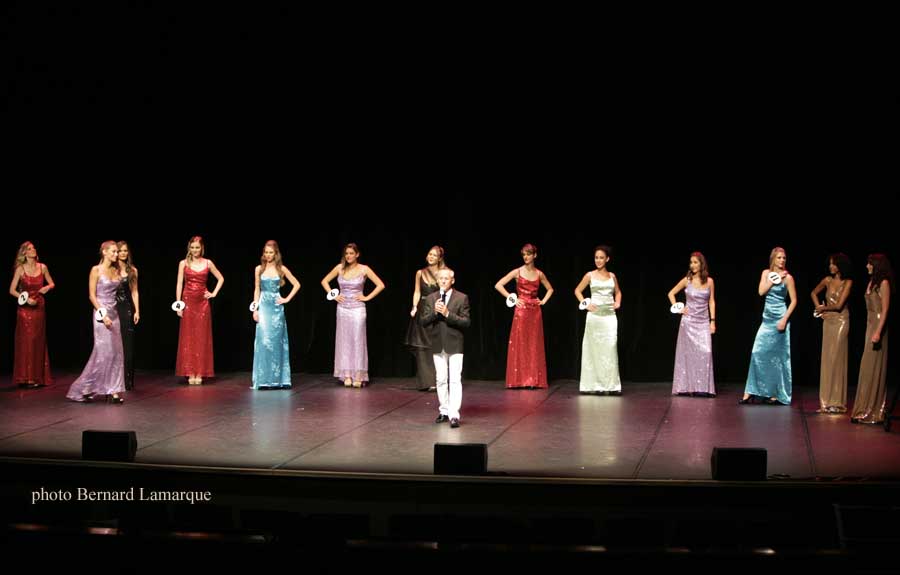 Thierry Challier et les 13 candidates