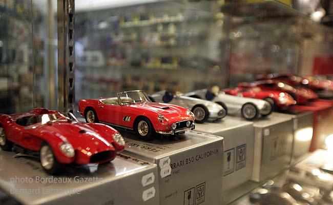 Voitures miniarures en vitrine Voitures miniarures en vitrine