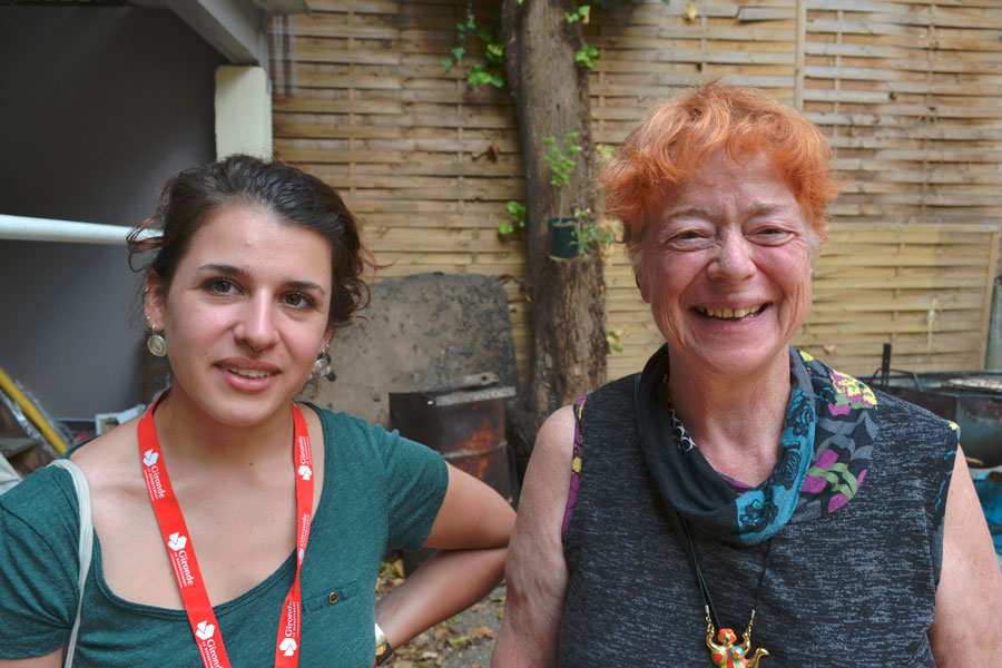 Les bénévoles : Céline à gauche, Yollande à droite