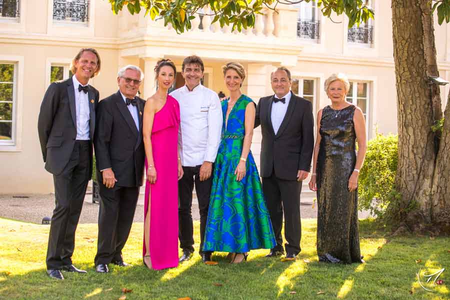 La famille Bonnie avec le chef Yannick Alleno