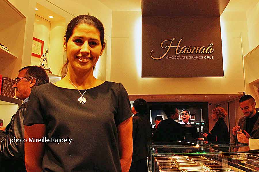 Hasnaâ dans son magasin de la rue Gourmande (rue de la Vieille Tour)