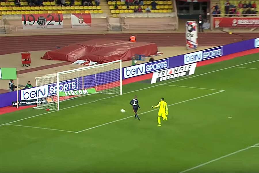 Rolan devant la cage vide