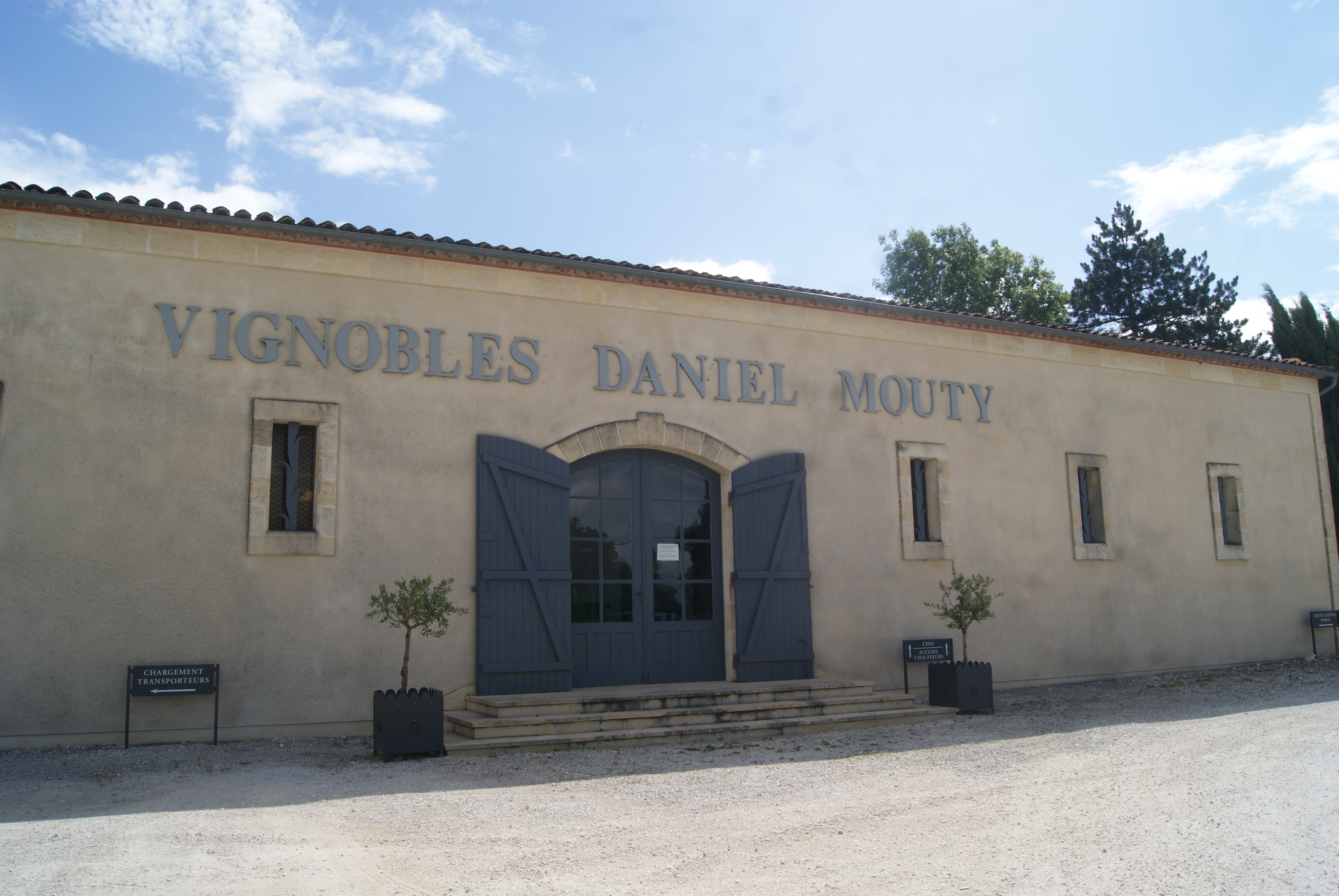 Au vignoble, maison familiale et bureaux communiquent Au vignoble, maison familiale et bureaux communiquent