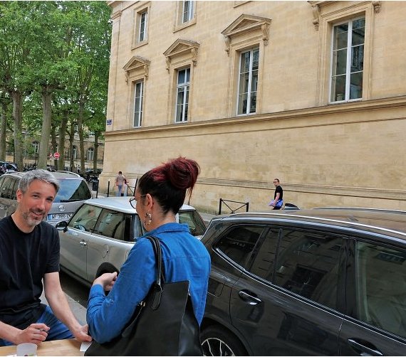 Bordeaux : Meurice signe ses livres… sur le trottoir