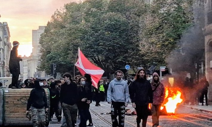 Manifestation à Bordeaux : des milliers de personnes, une ville sous tension