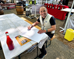 À Bordeaux, un atelier propose de peindre avec du vin rouge