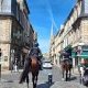 Bordeaux : la police à cheval attire les regards à Saint-Michel