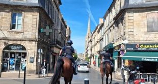 Bordeaux : la police à cheval attire les regards à Saint-Michel
