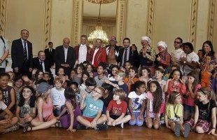 Pinder au Palais Rohan en compagnie d'élèves d'Anatole France