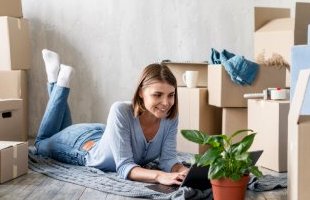 À Bordeaux, le manque d'espace conduit de plus en plus d'habitants vers le garde-meuble