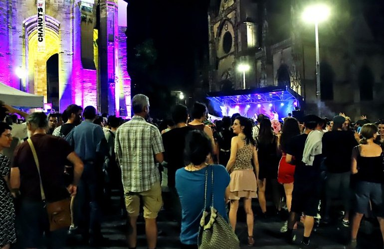 À Saint-Michel, Chahuts rallume la nuit autour de la Flèche