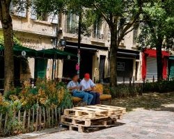 Aux Capucins, le quartier réinstalle son salon de rue