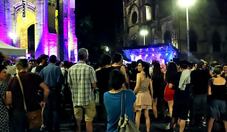 À Saint-Michel, Chahuts rallume la nuit autour de la Flèche
