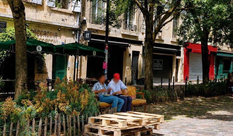 Aux Capucins, le quartier réinstalle son salon de rue