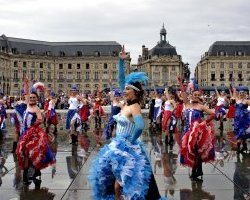 Au Miroir d'eau, Bordeaux se met à l'heure du French Cancan