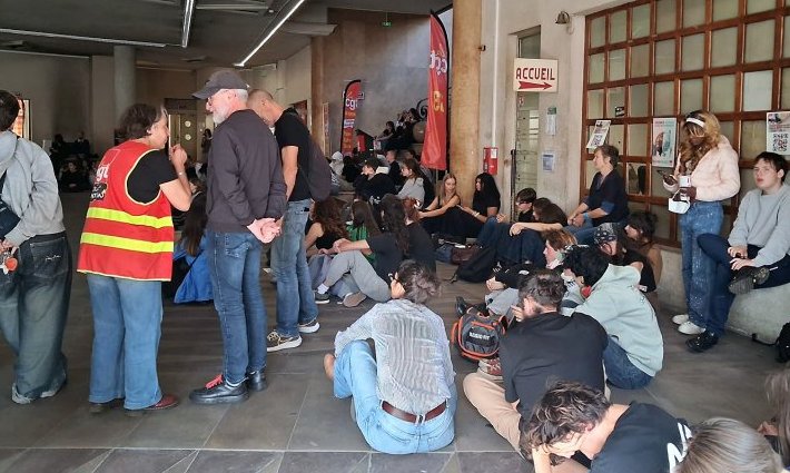 À Bordeaux, la mobilisation lycéenne change de rythme mais le débat sur sa gestion s'intensifie