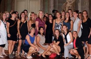 Les Lionnes du stade Bordelais reçues par Alain Juppé pour leur accession en élite Féminine