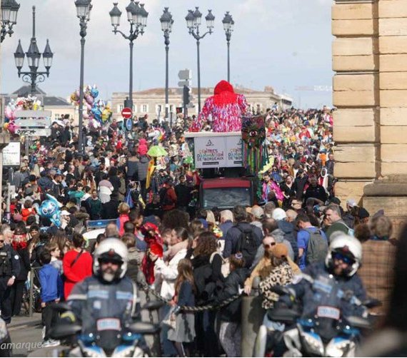 Ambiance du Carnaval des deux rives 2025