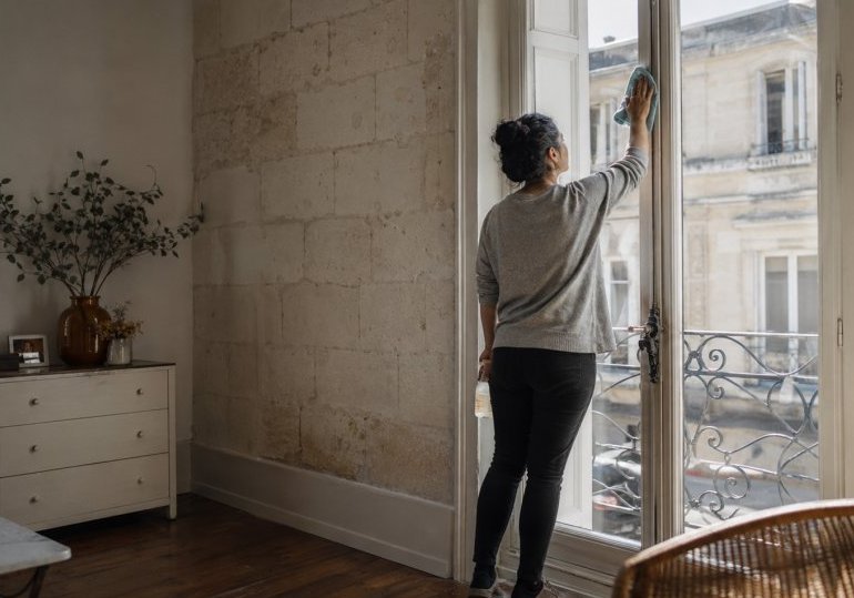À Bordeaux, l'aide ménagère s'installe dans le quotidien