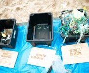 Au Porge, ces citoyens traquent les déchets pour peser sur la loi